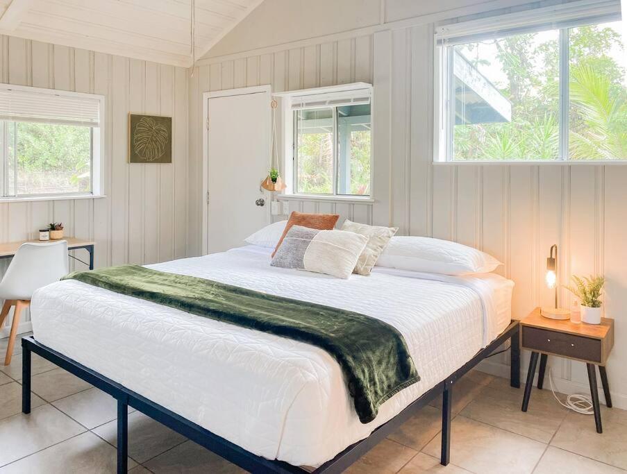 Monstera Bungalow, Spacious, King Bed, Big Kitchen Keaau Exteriör bild