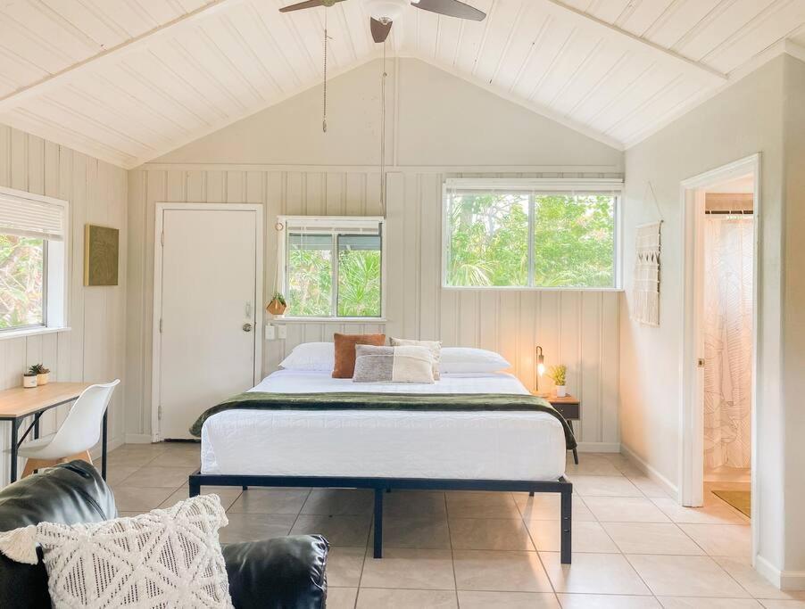 Monstera Bungalow, Spacious, King Bed, Big Kitchen Keaau Exteriör bild